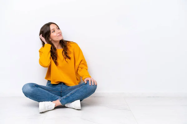 Young Caucasian Woman Sitting Floor Isolated White Wall Thinking Idea — Stock fotografie