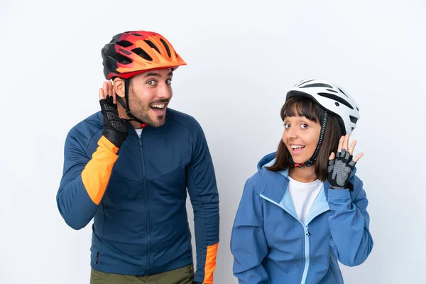 Young Cyclist Couple Isolated White Background Listening Something Putting Hand — Stock Fotó