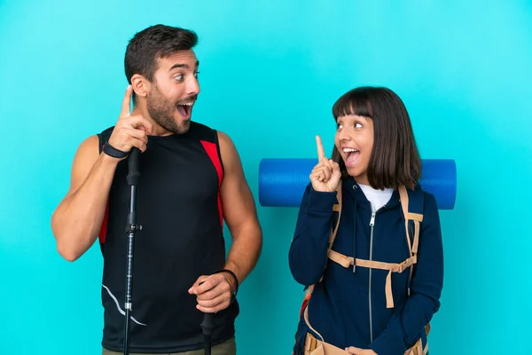 Young Mountaineer Couple Big Backpack Isolated Blue Background Intending Realizes — Stock Fotó