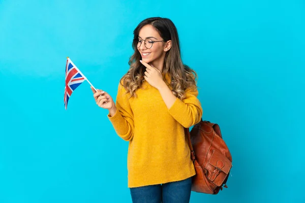 Young Hispanic Woman Holding United Kingdom Flag Isolated Blue Background — 스톡 사진
