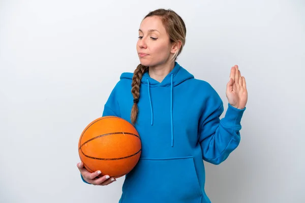 Jonge Kaukasische Vrouw Spelen Basketbal Geïsoleerd Witte Achtergrond Maken Stop — Stockfoto