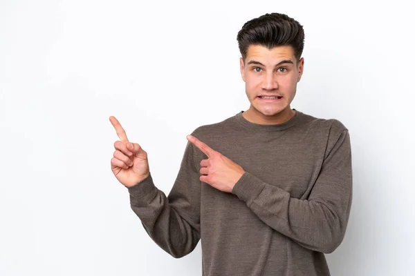 Jonge Knappe Blanke Man Geïsoleerd Witte Bakgrond Bang Wijzend Naar — Stockfoto