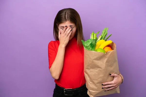 Young English Woman Holding Grocery Shopping Bag Isolated Purple Background — 图库照片