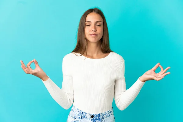 Young Woman Isolated Blue Background Zen Pose — Stock Photo, Image