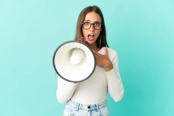 Young Woman Isolated Blue Background Shouting Megaphone Surprised Expression — Foto de Stock