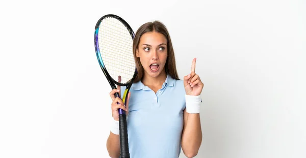 Jeune Femme Sur Fond Blanc Isolé Jouant Tennis Pointant Vers — Photo