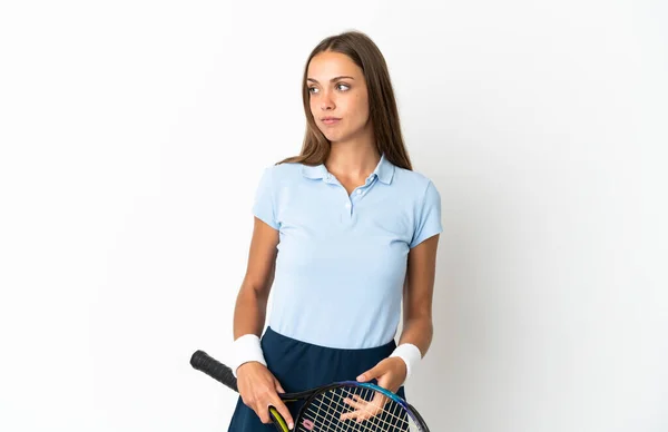 Ung Kvinna Över Isolerad Vit Bakgrund Spelar Tennis — Stockfoto