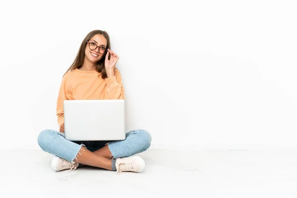 Young Woman Laptop Sitting Floor Glasses Happy — Stock fotografie