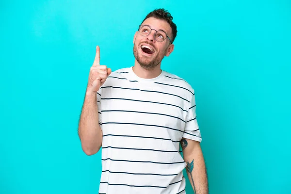 Young Brazilian Man Isolated Blue Background Pointing Surprised — Stock fotografie