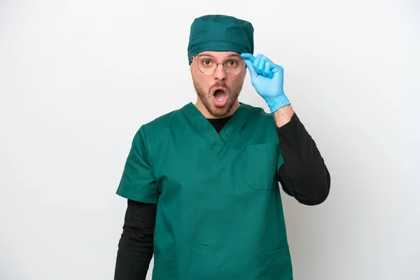 Chirurg Brasilianischer Mann Grüner Uniform Isoliert Auf Weißem Hintergrund Mit — Stockfoto