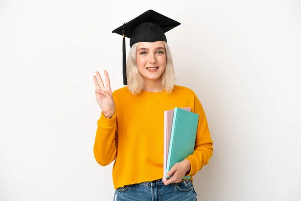 若い大学の白人女性卒業生は幸せと指で3を数える — ストック写真