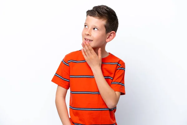 Piccolo Ragazzo Isolato Sfondo Bianco Guardando Verso Alto Sorridendo — Foto Stock