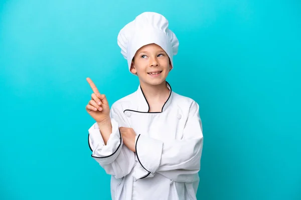 Piccolo Chef Ragazzo Isolato Sfondo Blu Che Indica Una Grande — Foto Stock