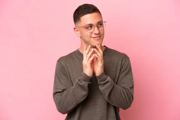 Young Brazilian Man Isolated Pink Background Scheming Something — Stock Photo, Image