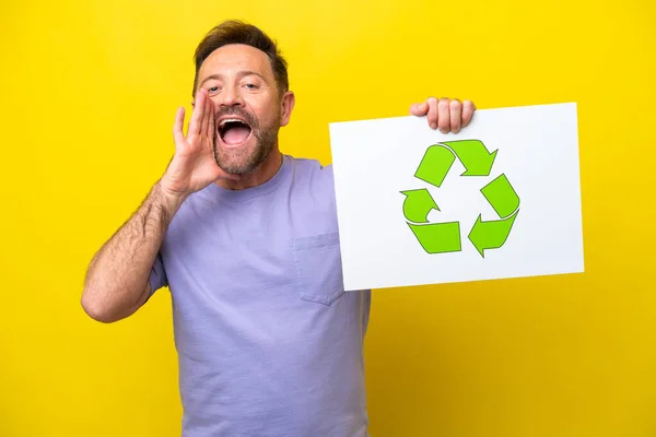 Middle Age Caucasian Man Isolated Yellow Background Holding Placard Recycle —  Fotos de Stock