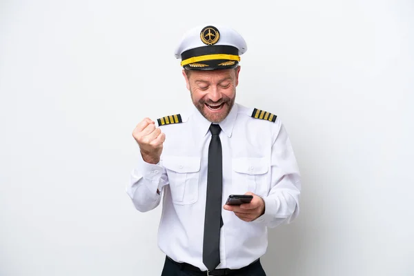 Airplane Middle Age Pilot Isolated White Background Surprised Sending Message — Stock Fotó