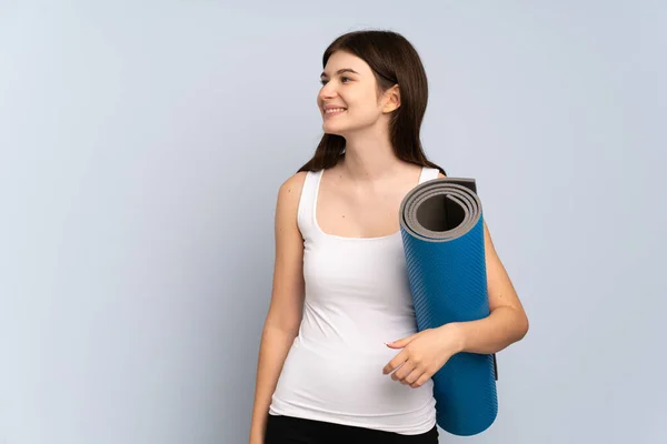 Young Ukrainian Sport Girl Going Yoga Classes While Holding Mat — Stock Photo, Image