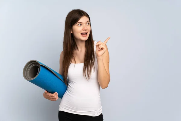 Joven Chica Deportiva Ucraniana Que Clases Yoga Mientras Sostiene Una — Foto de Stock