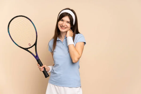 Fiatal Ukrán Lány Teniszező Felett Elszigetelt Fal Nevet — Stock Fotó