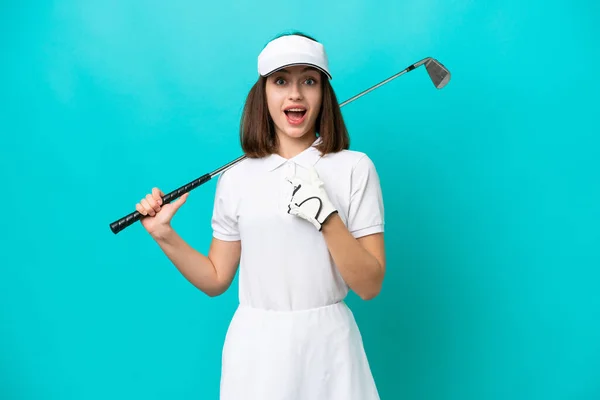 乌克兰高尔夫球手年轻女子 背景蓝色 面部表情惊讶 — 图库照片