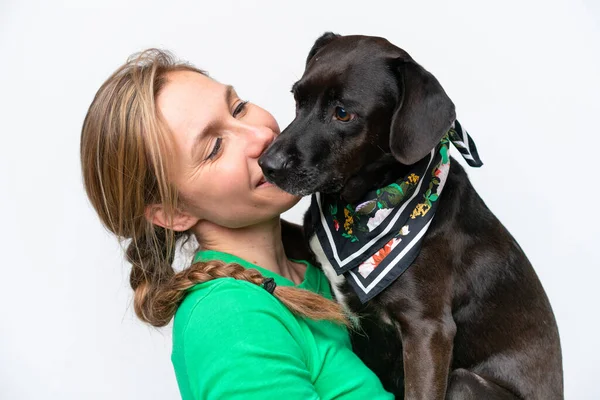 Köpeğiyle izole edilmiş geçmişi olan beyaz bir kadın.