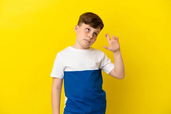 Little Redhead Boy Isolated Yellow Background Fingers Crossing Wishing Best — Stock fotografie