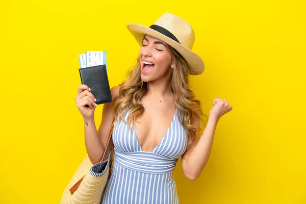 Young Woman Goes Vacation Beach Isolated Yellow Background Celebrating Victory — ストック写真