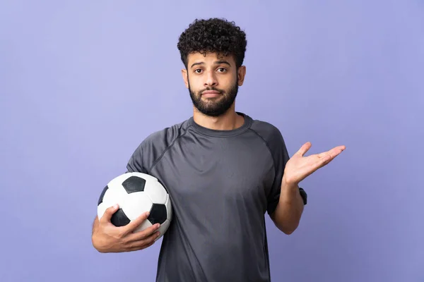 Handsome Moroccan Young Football Player Man Isolated Purple Background Having — Stock Photo, Image