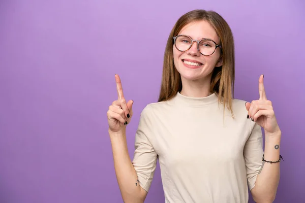 Young English Woman Isolated Purple Background Pointing Great Idea — стоковое фото