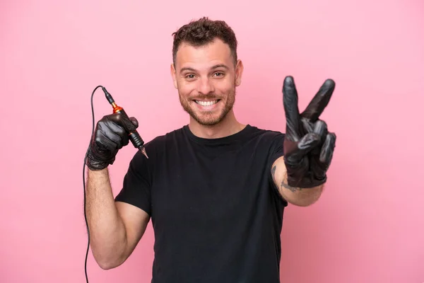 Tattoo Artist Brazilian Man Isolated Pink Background Smiling Showing Victory — Stockfoto