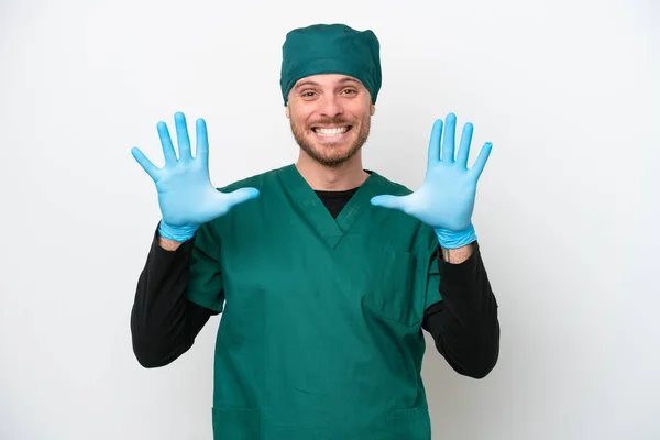 Chirurg Braziliaanse Man Groen Uniform Geïsoleerd Witte Achtergrond Tellen Tien — Stockfoto