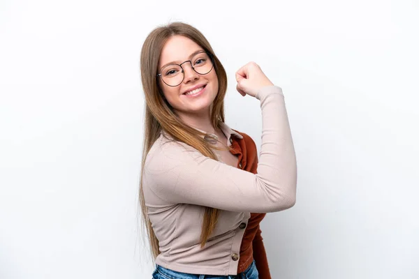 Joven Mujer Caucásica Aislada Sobre Fondo Blanco Haciendo Gesto Fuerte — Foto de Stock