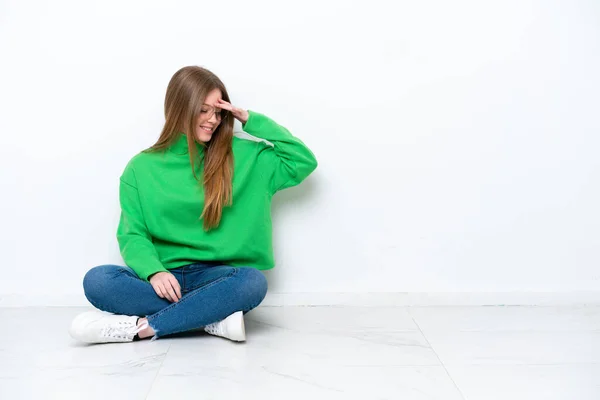 Young Caucasian Woman Sitting Floor Isolated White Background Laughing — Stockfoto