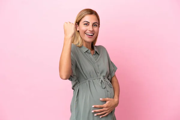 Joven Uruguaya Aislada Sobre Fondo Azul Embarazada Celebrando Una Victoria —  Fotos de Stock