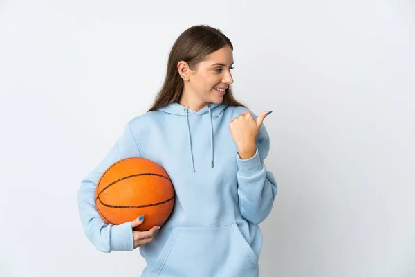 Jeune Femme Lituanienne Jouant Basket Isolé Sur Fond Blanc Pointant — Photo