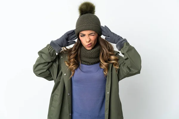 Giovane Ragazza Con Cappello Invernale Isolato Sfondo Bianco Frustrato Coprendo — Foto Stock