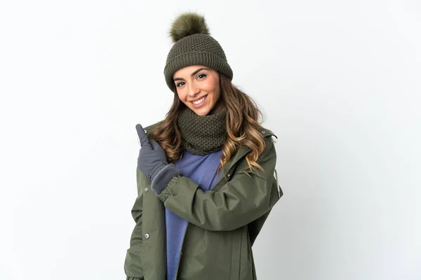 Ung Flicka Med Vinter Hatt Isolerad Vit Bakgrund Pekar Sidan — Stockfoto