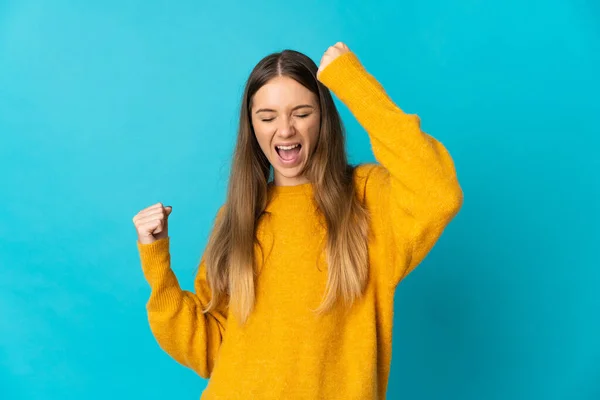 Young Lithuanian Woman Isolated Blue Background Celebrating Victory — Stock Photo, Image