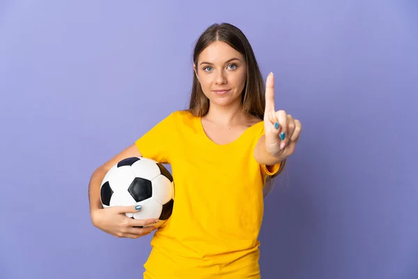 Joven Futbolista Lituana Aislada Sobre Fondo Púrpura Mostrando Levantando Dedo — Foto de Stock