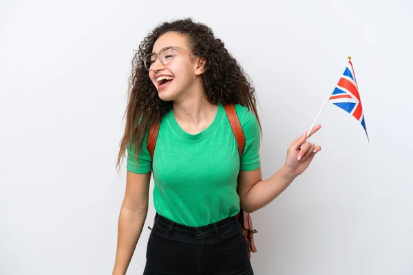 Mladá Arabka Drží Vlajku Spojeného Království Izolované Bílém Pozadí Smíchem — Stock fotografie