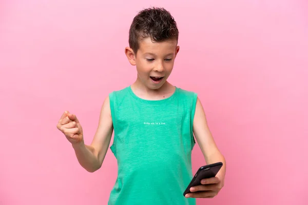 Little Caucasian Boy Isolated Pink Background Surprised Sending Message — Stock Photo, Image