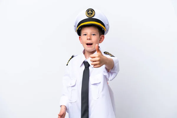 小飞机驾驶员男孩被白色背景隔离 大拇指竖起 因为发生了一些好事 — 图库照片