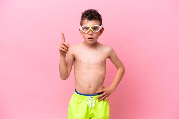 Pequeño Chico Caucásico Con Gafas Buceo Aisladas Sobre Fondo Rosa —  Fotos de Stock