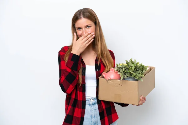 Jeune Femme Caucasienne Faire Mouvement Tout Ramassant Une Boîte Pleine — Photo