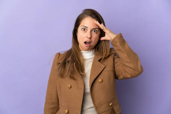 Middle Age Brazilian Woman Isolated Purple Background Has Realized Something — Stock Photo, Image