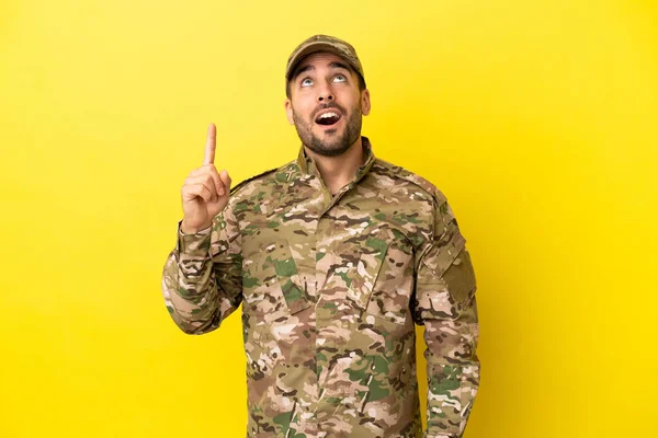 Military Man Isolated Yellow Background Pointing Surprised — 图库照片