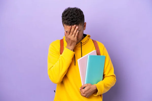 Jovem Estudante Brasileiro Isolado Fundo Roxo Com Expressão Cansada Doente — Fotografia de Stock