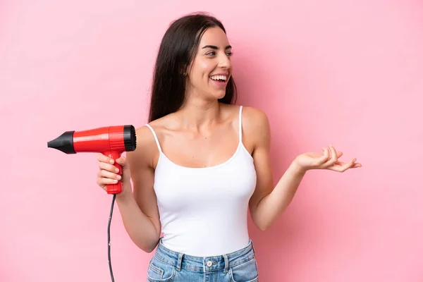 Young Caucasian Woman Holding Hairdryer Isolated Pink Background Surprise Facial — Zdjęcie stockowe
