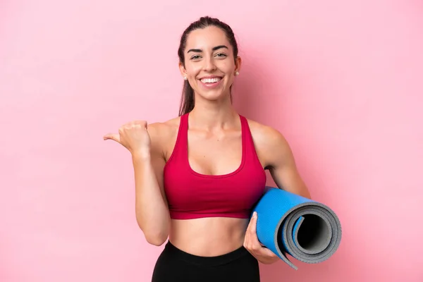 Joven Mujer Caucásica Deportiva Que Clases Yoga Mientras Sostiene Una — Foto de Stock