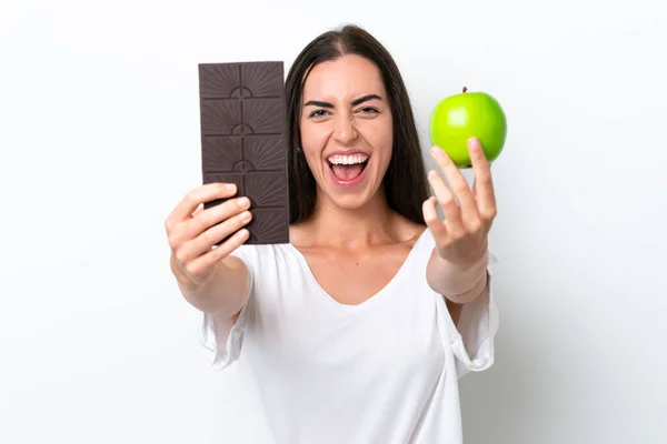 Mulher Branca Jovem Isolada Fundo Branco Tomando Comprimido Chocolate Uma — Fotografia de Stock